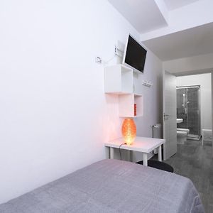 Single Room Private Bathroom